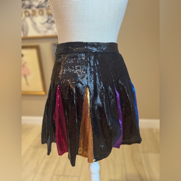 New! QUEEN OF SPARKLES Rainbow Sequin Pleated Mini Skort - Picture 9 of 11